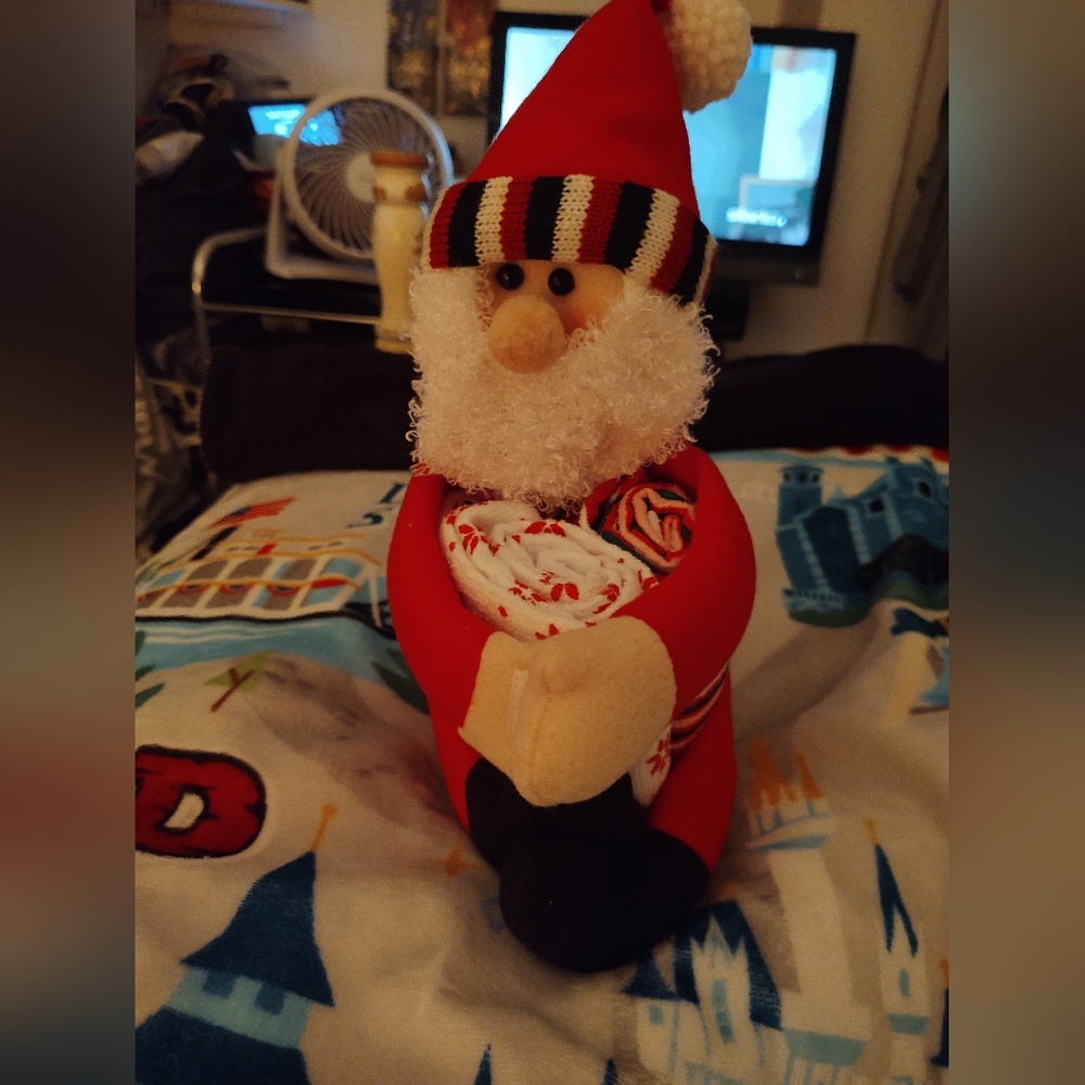 Santa clause towel holder Excellent Condition Only Used For Display